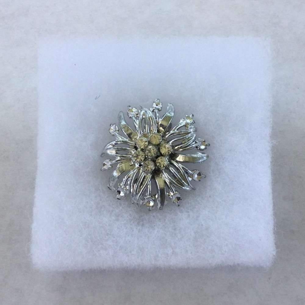 Garnet clear Rhinestone flower sunburst Brooch, Silver tone Vintage